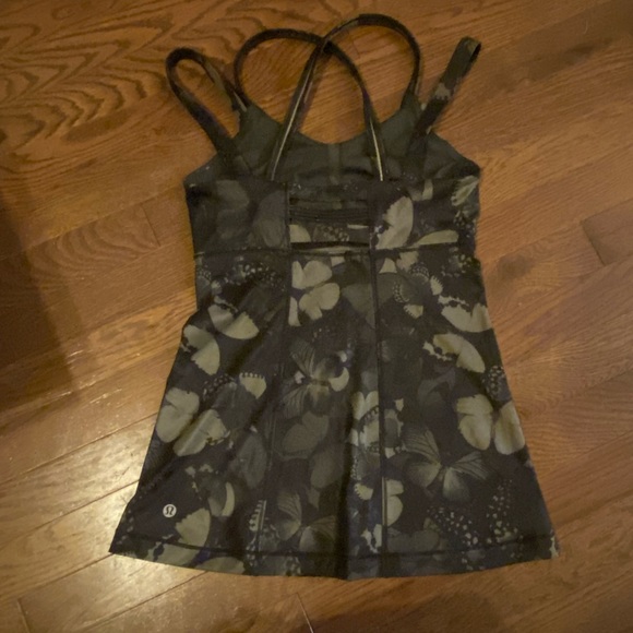 Lululemon athletic top sz 4 - Picture 2 of 3